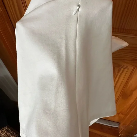 NWT Elegant White Ruffle Top bought at Anthropologie - Picture 6 of 10